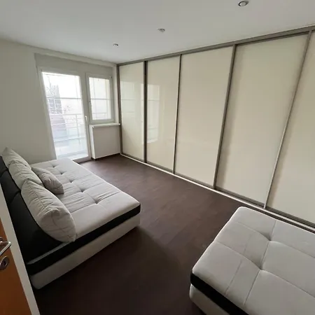 Butterfly 165m2 Spacious 4 Parking Gym