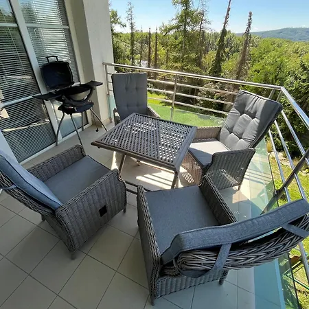 Apartamento Butterfly Residence,165m2 Spacious With 4 Free Parking Spaces,playground And Gym Bratislava