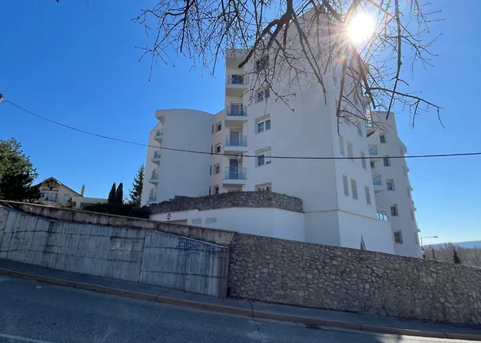 Butterfly Residence,165m2 Spacious With 4 Free Parking Spaces,playground And Gym Apartmán *